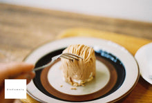 Load image into Gallery viewer, OLYMPUS OM-10 ライム🍋🟩&スカイ🐳【完動品】初心者の方に安心オートあり・明るいパンケーキレンズ付