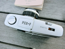 Load image into Gallery viewer, OLYMPUS PEN F ホワイト🤍【完動品】ハーフ一眼レフカメラ・ARTISAN&ARTISTホワイトストラップオプション有り