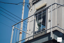 Load image into Gallery viewer, SONY α6000 グラファイトグレー ILCE-6000【完動品】【美品❗️】オールドレンズ・マウントアダプターおまけ付き多数❗️▪️デジタル一眼ミラーレスカメラ