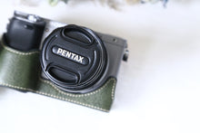 Load image into Gallery viewer, SONY α6000 グラファイトグレー ILCE-6000【完動品】【美品❗️】オールドレンズ・マウントアダプターおまけ付き多数❗️▪️デジタル一眼ミラーレスカメラ