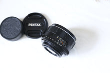 Load image into Gallery viewer, SONY α6000 グラファイトグレー ILCE-6000【完動品】【美品❗️】オールドレンズ・マウントアダプターおまけ付き多数❗️▪️デジタル一眼ミラーレスカメラ