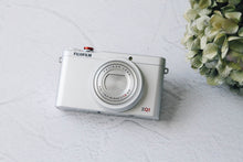 画像をギャラリービューアに読み込む, FUJIFILM XQ1(SV)【完動品】【美品❗️】【希少✨】未使用カメラ専用ケース&ストラップ付き❗️▪️オールドコンデジ▪️デジタルカメラ