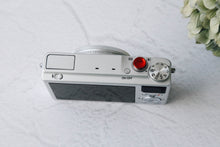 画像をギャラリービューアに読み込む, FUJIFILM XQ1(SV)【完動品】【美品❗️】【希少✨】未使用カメラ専用ケース&ストラップ付き❗️▪️オールドコンデジ▪️デジタルカメラ