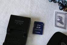 Load image into Gallery viewer, FUJIFILM FINEPIX Z30 ブラック🐦⬛【完動品/希少✨】CCDオールドコンデジ📸