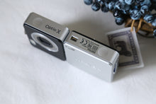 Load image into Gallery viewer, 希少❗️PENTAX OPTIO X 📷❗️画面が動く!近未来的なデザイン✨極上美品・CCD搭載・完動品【オールドデジカメ】