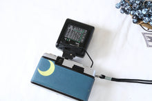 Load image into Gallery viewer, 🎄Christmas Limited|月に手が届きそうな夜 OLYMPUS PEN EE-3|ハーフサイズ × 外付けフラッシュ【完動品】