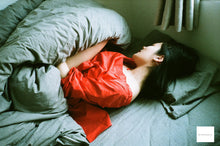 Load image into Gallery viewer, 📸【完動品】Nikon FG-20 & Nikkor 50mm F1.4 セット✨赤シャッターボタン付き!