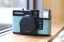 画像をギャラリービューアに読み込む, OLYMPUS PEN EF Mint Sky 🌿|爽やか春色デザイン✨ フラッシュ付きハーフサイズフィルムカメラ【完動品】