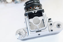 Load image into Gallery viewer, PENTACON six TL【完動品】ウエストレベルファインダー搭載・中判のクラシック名機📷