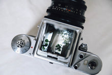 Load image into Gallery viewer, 📸 PENTACON Six TL 明るいビオメターレンズ付き💡 中判カメラ【完動品/希少❗️】