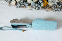 Load image into Gallery viewer, Samsung NX mini ミントブルー|広角単焦点・Wi-Fi搭載・自撮りOKの軽量ミラーレス【美品・即撮影OK】