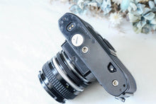 Load image into Gallery viewer, 📸【完動品】Nikon FG-20 & Nikkor 50mm F1.4 セット✨赤シャッターボタン付き!