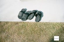 Load image into Gallery viewer, CONTAX T2 【完動品】【美品❗️】純正ハードケース&データ(日付)バック(裏蓋)付き