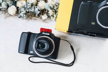 Load image into Gallery viewer, 【美品・すぐ使えるセット】Kodak PIXPRO FZ152 ブラック|SDカード・充電器付き📦レトロ可愛い写りが魅力の高倍率ズームデジカメ🎞️