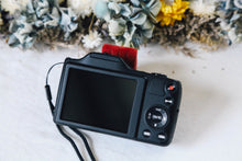 Load image into Gallery viewer, 【美品・すぐ使えるセット】Kodak PIXPRO FZ152 ブラック|SDカード・充電器付き📦レトロ可愛い写りが魅力の高倍率ズームデジカメ🎞️