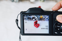 Load image into Gallery viewer, 【美品・すぐ使えるセット】Kodak PIXPRO FZ152 ブラック|SDカード・充電器付き📦レトロ可愛い写りが魅力の高倍率ズームデジカメ🎞️