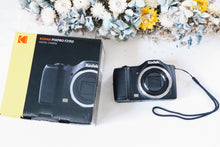 Load image into Gallery viewer, 【美品・すぐ使えるセット】Kodak PIXPRO FZ152 ブラック|SDカード・充電器付き📦レトロ可愛い写りが魅力の高倍率ズームデジカメ🎞️