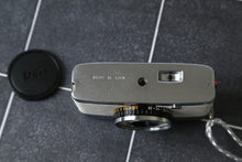 Load image into Gallery viewer, OLYMPUS PEN EE-2 ホワイトxブルーグレー🤍🩶【完動品】ハーフカメラ