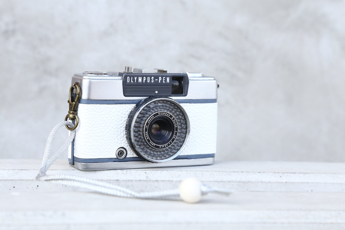 あお様　OLYMPUS　EE-2　ハーフカメラ OLYMPUS PEN EE-2 ホワイトxブルーグレー🤍🩶【完動品】ハーフ
