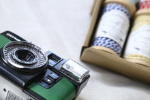 Load image into Gallery viewer, OLYMPUS PEN EF エメラルドグリーン🦆🟢【完動品】フラッシュ付きハーフカメラ