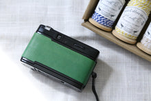 Load image into Gallery viewer, OLYMPUS PEN EF エメラルドグリーン🦆🟢【完動品】フラッシュ付きハーフカメラ