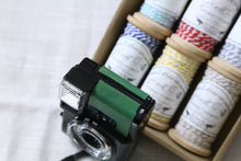 Load image into Gallery viewer, OLYMPUS PEN EF エメラルドグリーン🦆🟢【完動品】フラッシュ付きハーフカメラ