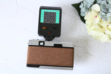 Load image into Gallery viewer, JINHUI フラッシュ・ストロボ【完動品】ホットシューついてるフィルムカメラならなんでもOK!