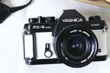 Load image into Gallery viewer, YASHICA FX-3 SUPER 2000 ホワイト🤍【完動品】【希少❗️】貴重な明るい広角レンズ付き❗️