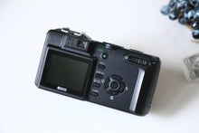 画像をギャラリービューアに読み込む, RICOH Caplio GX|希少ブラックボディ🐦⬛ フィルムっぽい写りのオールドコンデジ📸 SDカード&単三電池対応🔋【完動品】