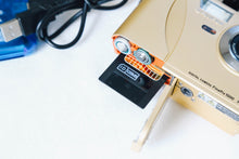 Load image into Gallery viewer, 📸 FUJIFILM FinePix 1500 【✨希少なコレクターズアイテム📼 】乾電池式🔋 美品❗️・専用カードリーダー付き💡オールドコンデジ