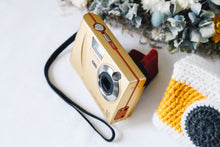 Load image into Gallery viewer, 📸 FUJIFILM FinePix 1500 【✨希少なコレクターズアイテム📼 】乾電池式🔋 美品❗️・専用カードリーダー付き💡オールドコンデジ