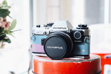 Load image into Gallery viewer, OLYMPUS OM-10 スミレとお星様🪻⭐️【完動品】初心者の方に安心オートあり・明るいパンケーキレンズ付