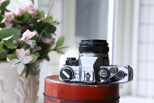 Load image into Gallery viewer, OLYMPUS OM-10 スミレとお星様🪻⭐️【完動品】初心者の方に安心オートあり・明るいパンケーキレンズ付