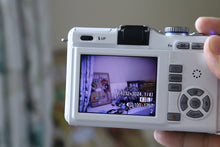 Load image into Gallery viewer, OLYMPUS PEN E-PL1【完動品】【実写済み❗️】▪️オールドコンデジ▪️デジタル一眼ミラーレスカメラ