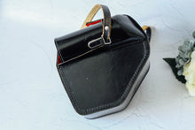 画像をギャラリービューアに読み込む, PENTACON SIX 専用ケース&ストラップ【貴重】ヴィンテージケース