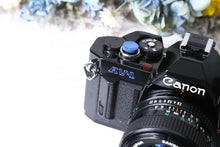 画像をギャラリービューアに読み込む, Canon AV-1 BK【完動品】明るい広角レンズ&ストラップ付き❗️初めて・初心者の方におすすめ一眼レフフィルムカメラ