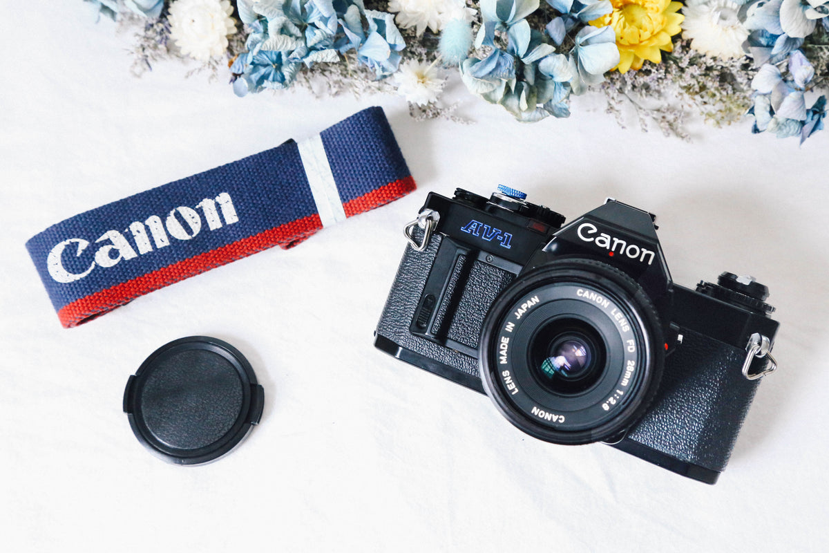 Canon AV-1 フィルムカメラ レンズ付き Canon AV-1 フィルムカメラ レンズ付き AV-1 - キヤノンカメラ