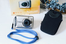 Load image into Gallery viewer, Canon PowerShot A495 シルバー【完動品/美品✨】▪️CCDオールドコンデジ▪️単三電池対応🔋