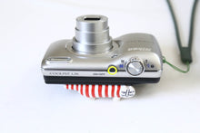 Load image into Gallery viewer, Nikon COOLPIX L26 シルバー【完動品/美品✨】▪️CCDオールドコンデジ▪️単三電池対応🔋