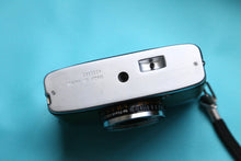 Load image into Gallery viewer, お客様オーダー OLYMPUS PEN EE-3 モスグリーン🌿【革張り替え施工例】オリジナルカスタム
