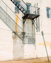 Load image into Gallery viewer, Leica D-LUX3【完動品/希少✨】美品|革張りカスタム仕様|CCDセンサー搭載オールドコンデジ