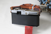 Load image into Gallery viewer, OLYMPUS PEN FT【完動品/美品】唯一のレンズ交換式▪️ハーフカメラ