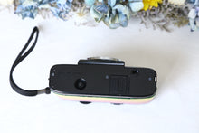 Load image into Gallery viewer, OLYMPUS PEN EF 朝焼けグラデーション🌄【完動品】フラッシュ付きハーフカメラ