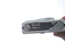 Load image into Gallery viewer, Canon Demi 初代 シルバー【完動品/希少✨】電池不要📸ハーフサイズフィルムカメラ