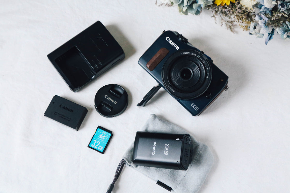 Canon EOS M ネイビーxブラウン【完動品】状態◎▪️デジタルミラー