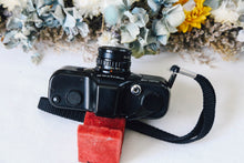 Load image into Gallery viewer, 📸 PENTAX Auto110 レンズ3本付きセット❗️  110フィルム対応・超小型一眼レフ・明るい単焦点レンズ付き✨