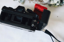 Load image into Gallery viewer, 📸 PENTAX Auto110 レンズ3本付きセット❗️  110フィルム対応・超小型一眼レフ・明るい単焦点レンズ付き✨