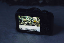 Load image into Gallery viewer, Canon EOS M ネイビーxブラウン【完動品】状態◎▪️デジタルミラーレス一眼レフ▪️オールドコンデジ