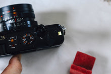 Load image into Gallery viewer, ✨名機レンジファインダー📸 YASHICA Electro 35 GT ✨ろうそく1本の明かりでも写る明るいレンズ搭載❗️