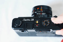 Load image into Gallery viewer, ✨名機レンジファインダー📸 YASHICA Electro 35 GT ✨ろうそく1本の明かりでも写る明るいレンズ搭載❗️